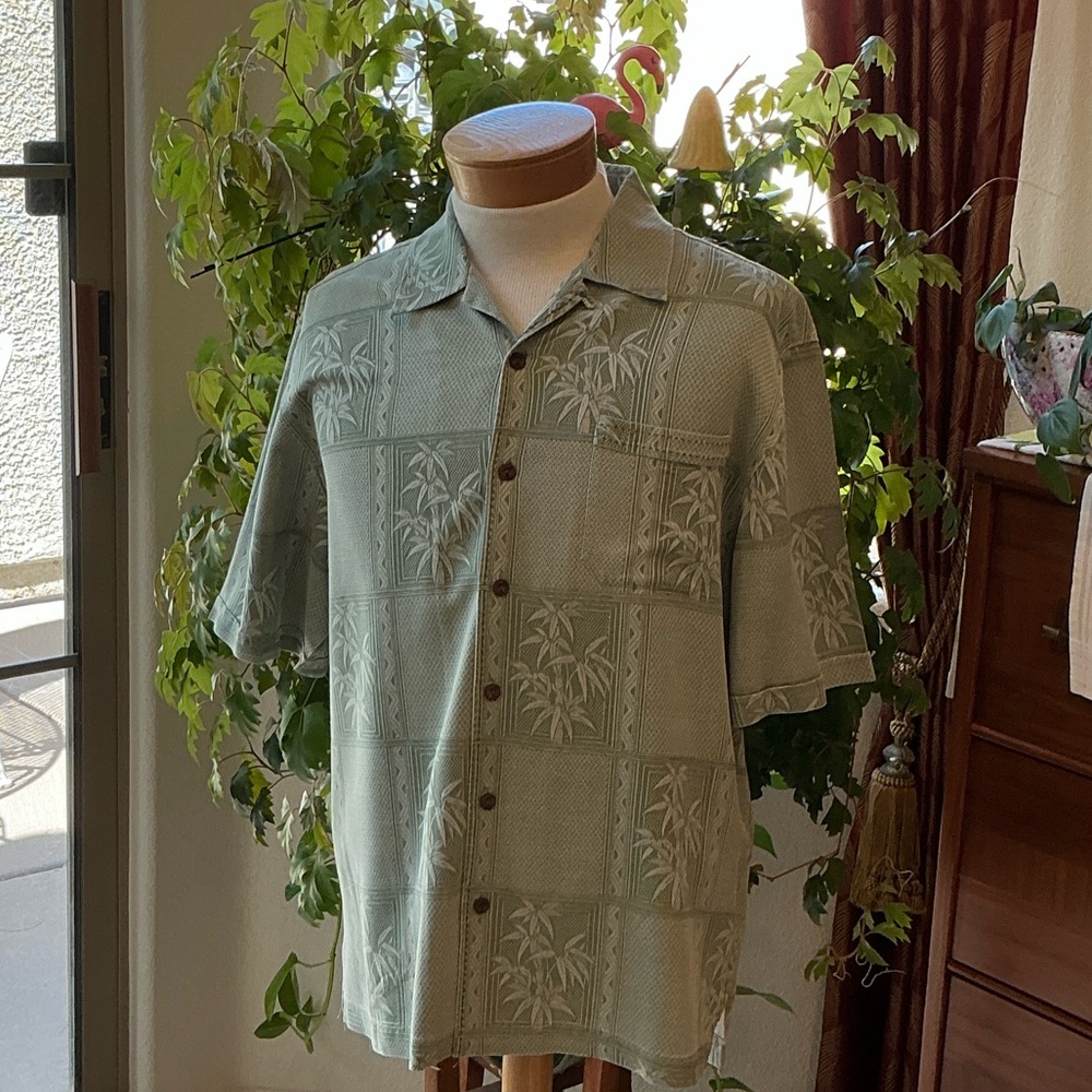 Green Short Sleeve Button-Up Shirt